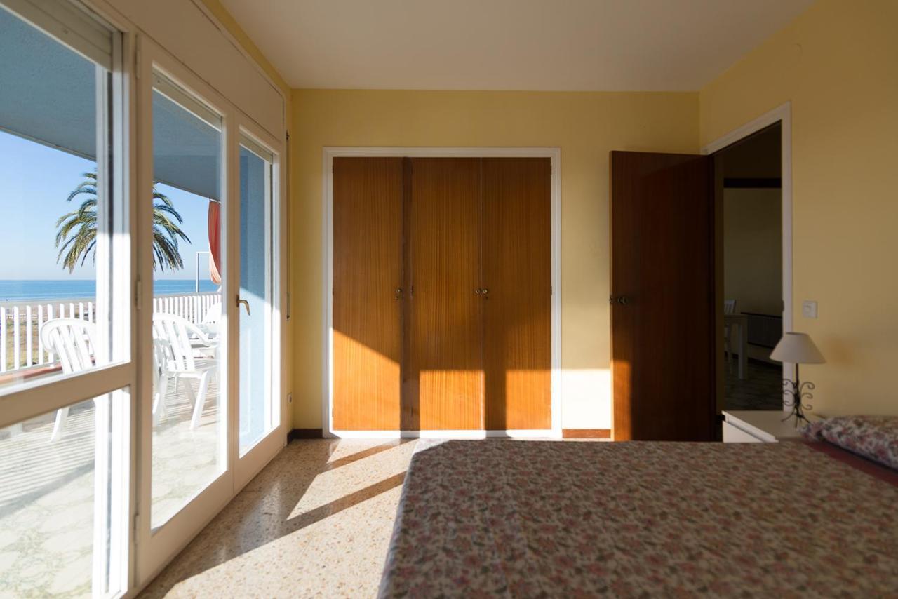 Apartamento En 1Era Linea Mar Con Terraza De 25M2 Castelldefels Exterior foto